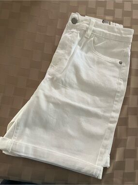 Wrangler High Rise
Denim Shorts NWT
White Size 6